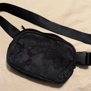 lululemon athletica Everywhere Belt Bag